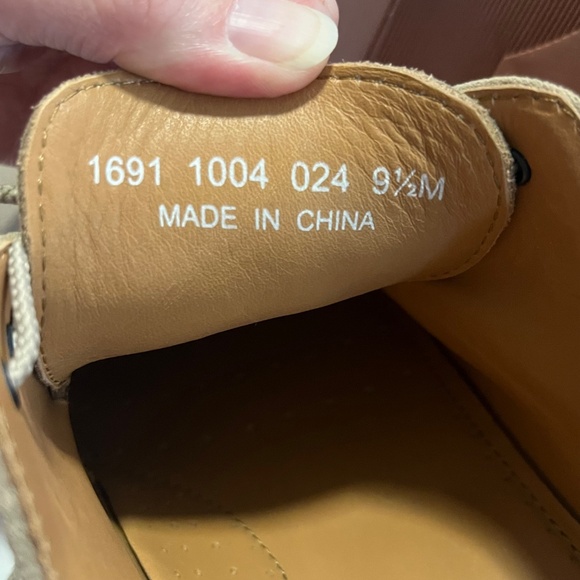 JOS A BANK Me ‘s Tan Suede Leather Oxfords. 9.5 main image 7